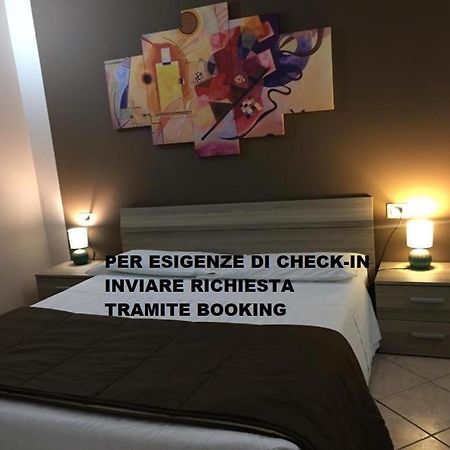 Camera B&B Hotel Parma Esterno foto